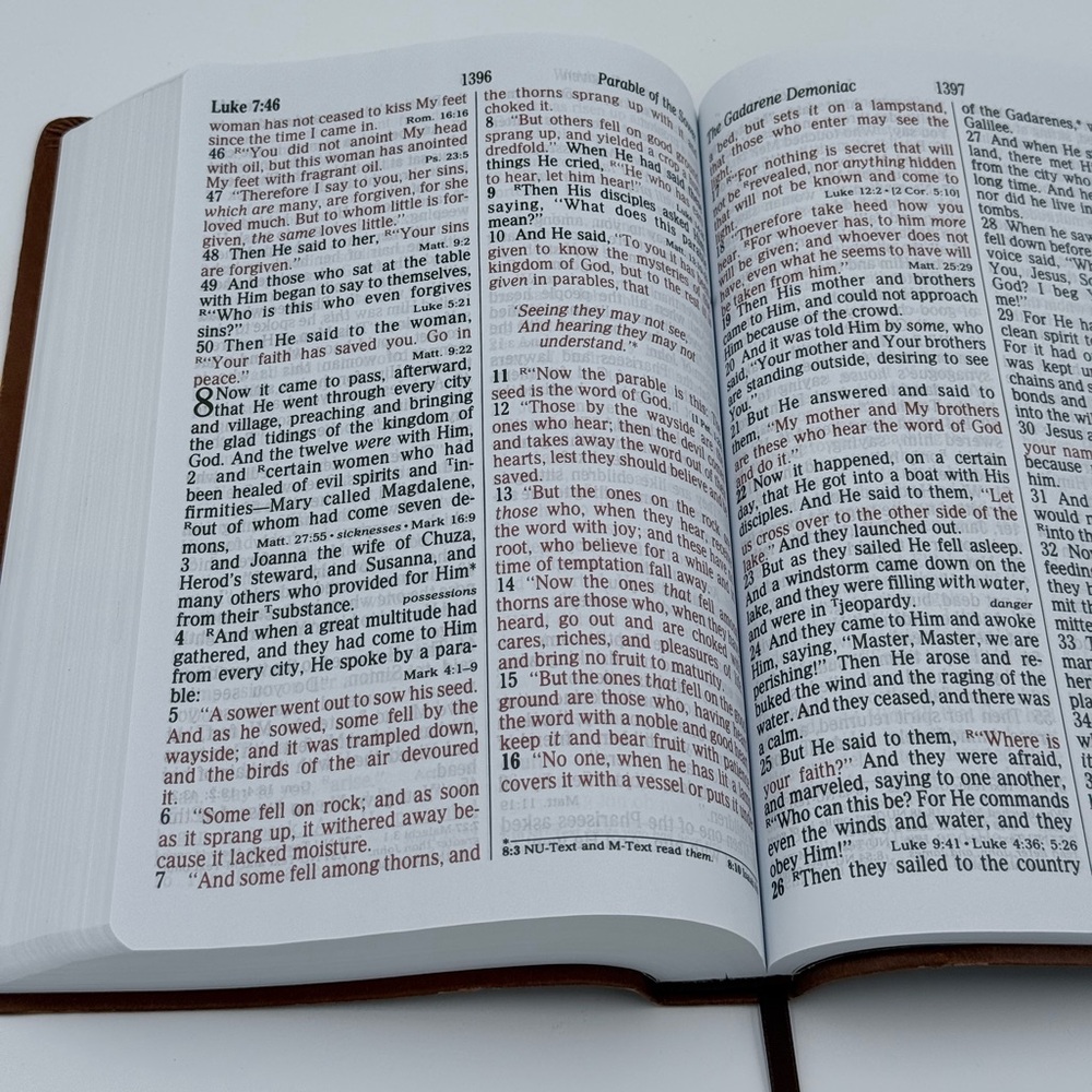 NKJV HOLY BIBLE SUPER GIANT PRINT EDITION REFERENCES RED LETTER LEATHER T NELSON - Picture 9 of 10